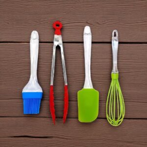 2439 SET de Cocina Silicona 4 Piezas, Pinza Nube, Batidor, Espátula y Pincel (26cm)