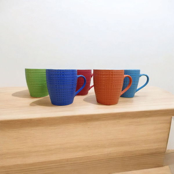 4072 Taza de ceramica labrada bicolor 7.5 x 9 cm alto