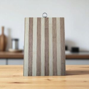 1834 Tabla para picar de madera con enganche (24x34x1.4cm)