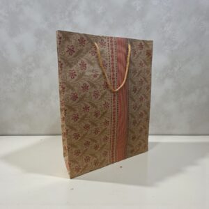 3711 Bolsa para regalo de cartón estamp. 36,5x27cm (Vta mínima 12unid) (colores surtidos)