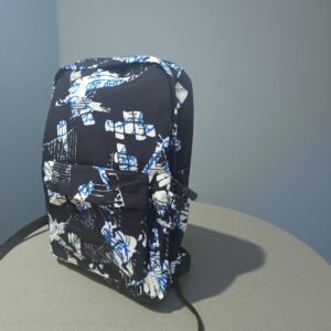 3879 Mochila estampa y letras (colores surtidos)