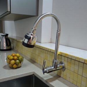 7413 Canilla Pared Plástico Cromada con Flexible